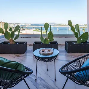 Welcomely - Seamphony Light Apartment